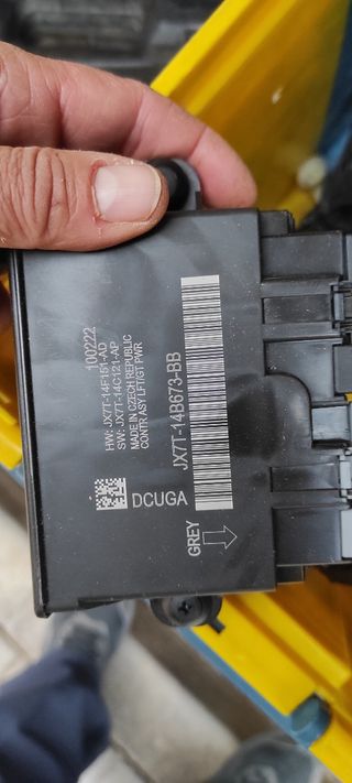 Cableado y Cámara trasera Ford Kuga 3