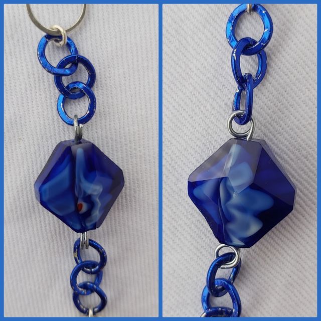 Collana con resine, perle vetro e cristalli blu