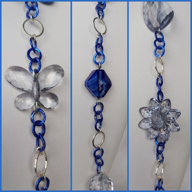 Collana con resine, perle vetro e cristalli blu
