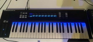 Komplete S49 mas komplete 11 native instrument