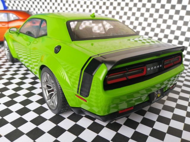 Challenger RT 1:18