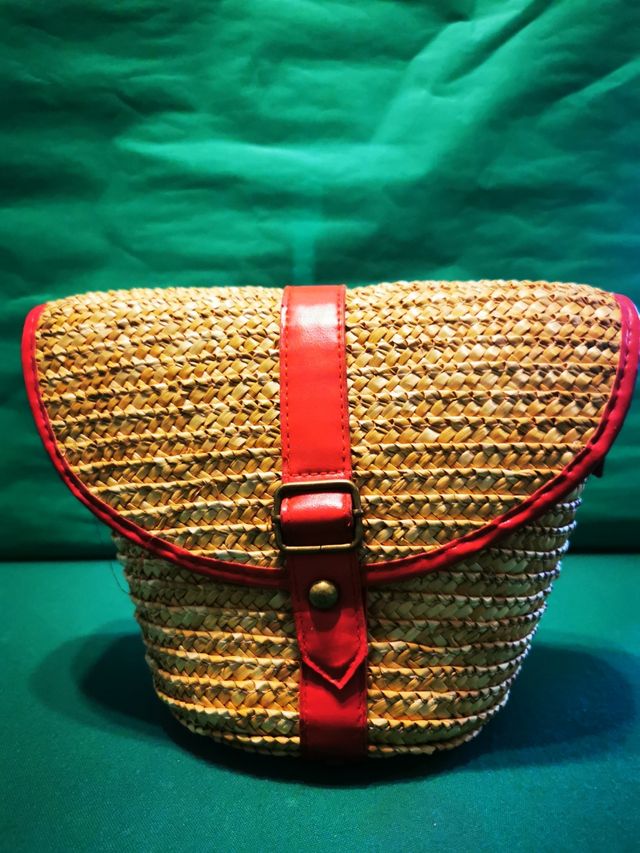 Bolso bandolera de mimbre