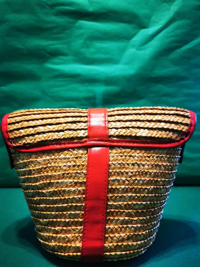 Bolso bandolera de mimbre