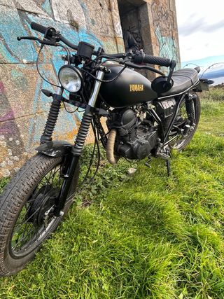 MOTO YAMAHA CAFE RACER