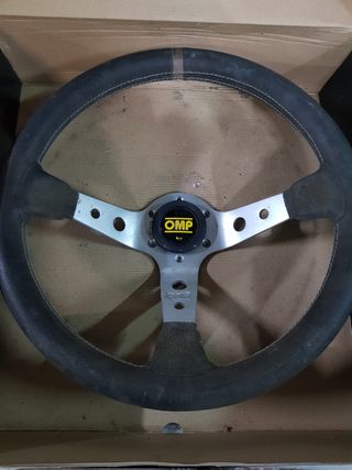 Volante desplazado OMP original.