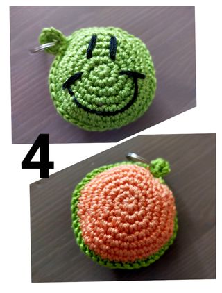 1 Portachiavi SMILE a uncinetto vari colori