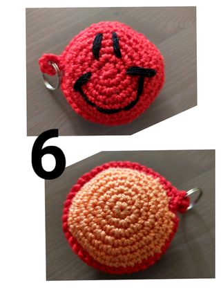 1 Portachiavi SMILE a uncinetto vari colori