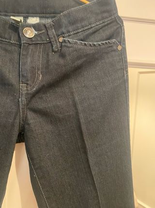 Pantalon vaquero Mango