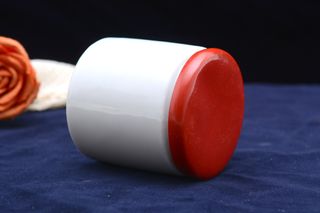 Tarro vintage farmacia loza blanca tapa roja