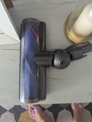 Escoba aspiradora Dyson.Modelo V8.Más 2 accesorio