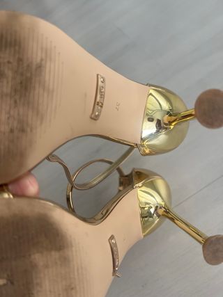 Sandalias dorados  Guess