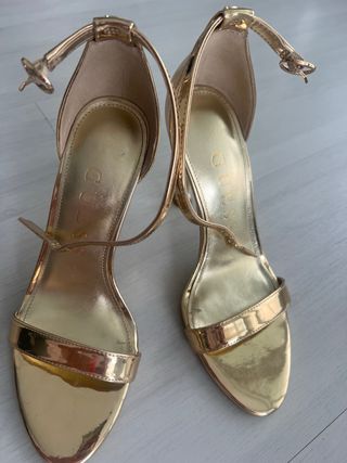 Sandalias dorados  Guess