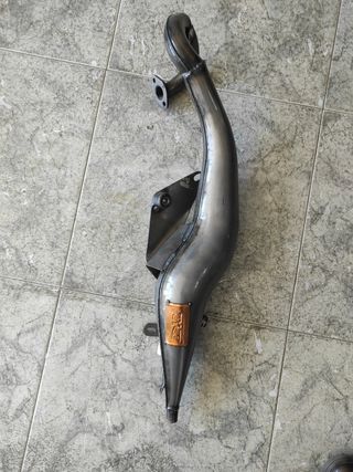 Escape Egir Suzuki katana sin silencioso.