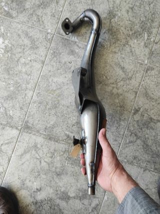 Escape Egir Suzuki katana sin silencioso.