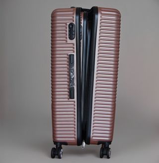 2 piezas de equipaje 1 de 20 kg + 1 de 8 kg 50€