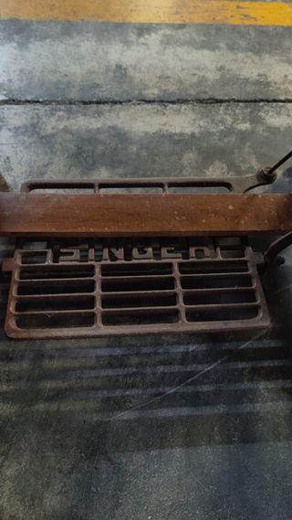 Maquina de coser Singer Hexagon y mueble