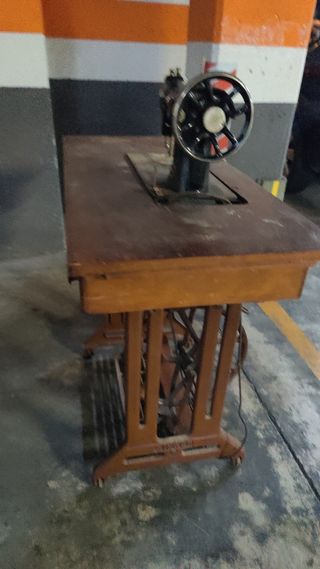 Maquina de coser Singer Hexagon y mueble