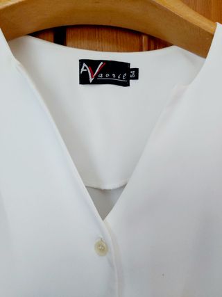 Blusa blanca T-54 AV-Avril