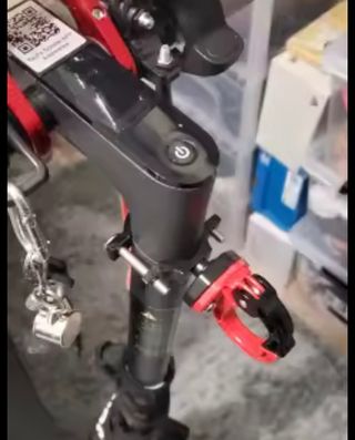 Gancho para colgar bolsas en patinetes