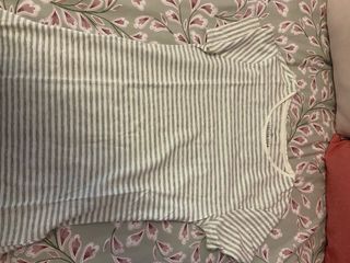 Camiseta rayas grises