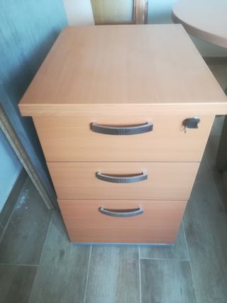 Mesa y cajonera de oficina