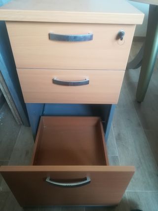 Mesa y cajonera de oficina