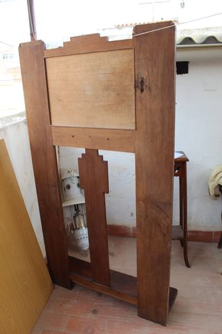 Mueble de entrada con espejo.