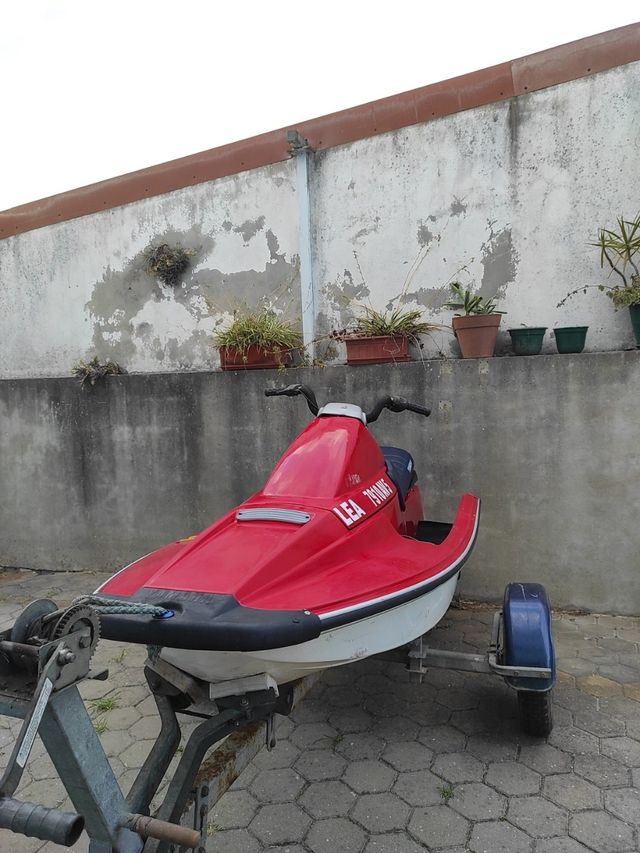 Mota de água Yamaha 750c com reboque