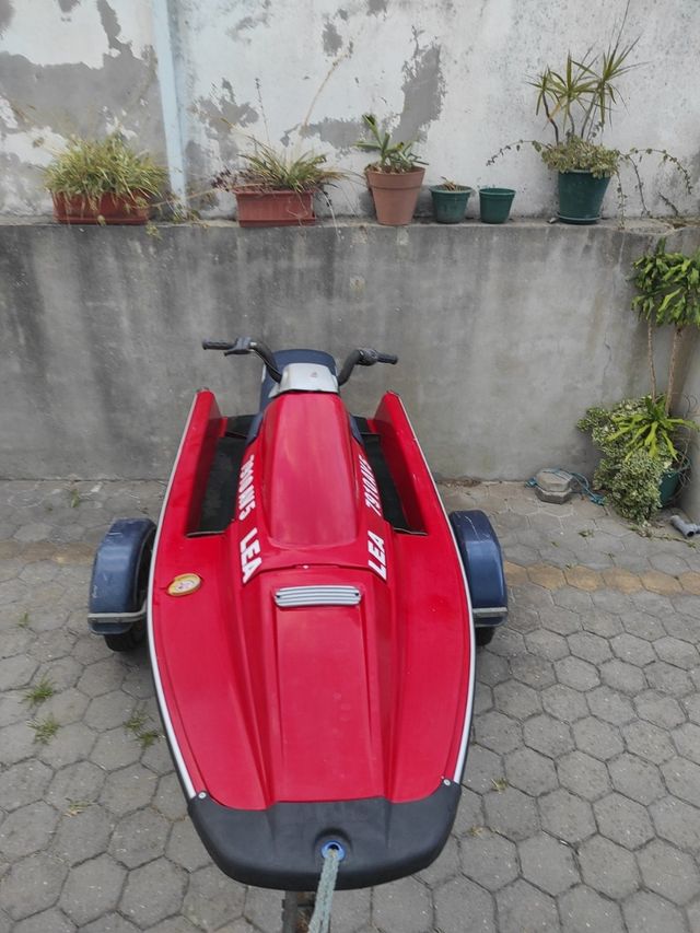 Mota de água Yamaha 750c com reboque