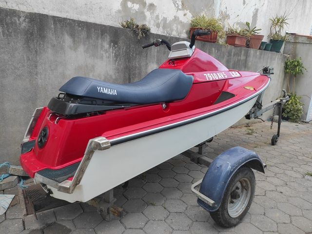 Mota de água Yamaha 750c com reboque