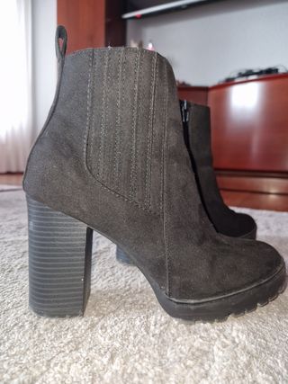 Botines negros de tacón
