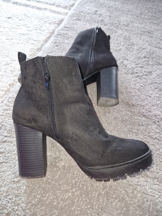 Botines negros de tacón