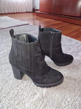 Botines negros de tacón