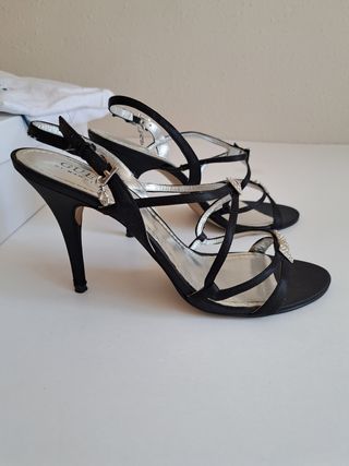 Sandalias con tacón Guess