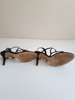 Sandalias con tacón Guess
