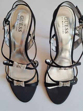 Sandalias con tacón Guess