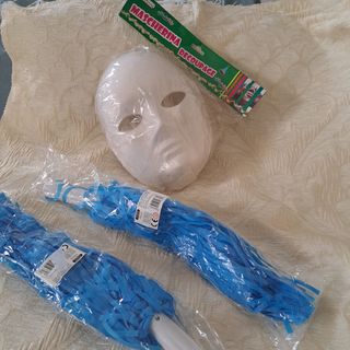 Maschera decoupage e manganelli di coria