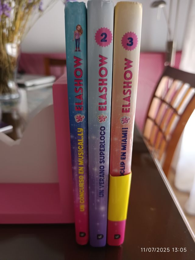 Varios libros juveniles.