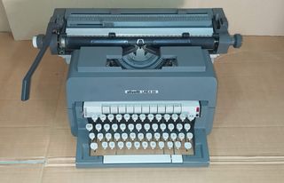 MAQUINA DE ESCRIBIR OLIVETTI LINEA 98