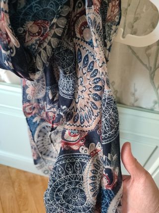 Pañuelo o foulard estampado.