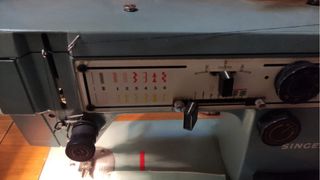 Maquina coser y mueble singer