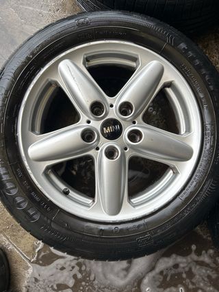 Juego de llantas 16” y neumaticos mini