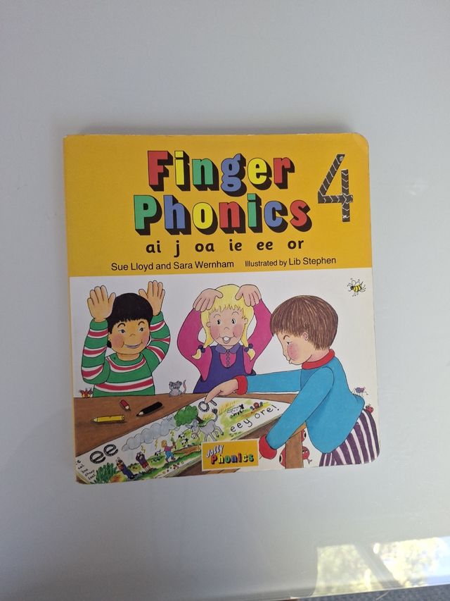 Libros Finger Phonics número 1, 4 y 5