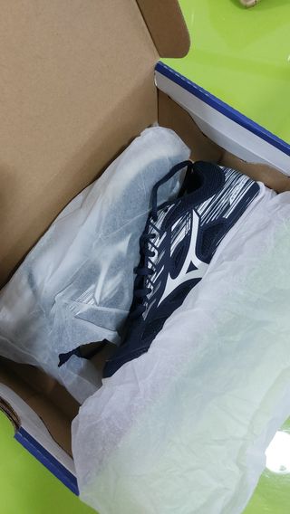 Zapatillas indoor Mizuno + rodilleras regalo