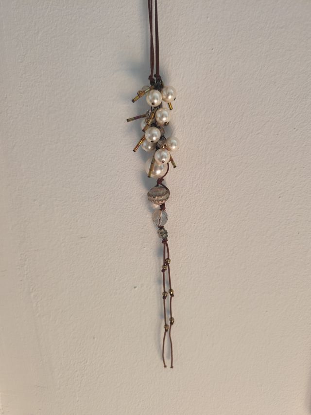 Collar de cuero y piedras 