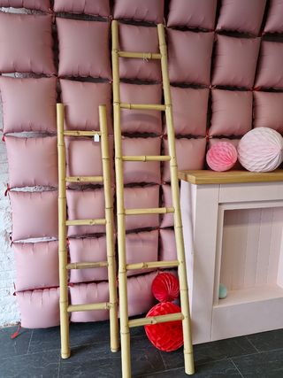 Escalera bambú, grande y pequeña