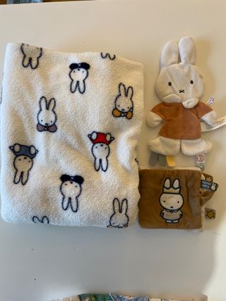 Mantita bebe y juguetes miffy