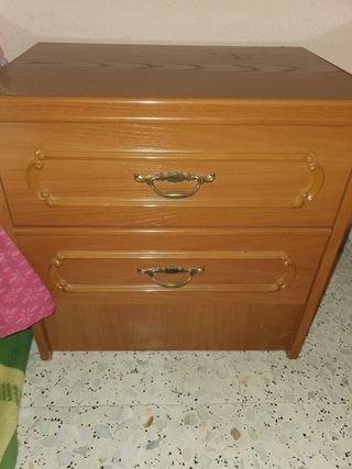 Cómoda y mesitas madera