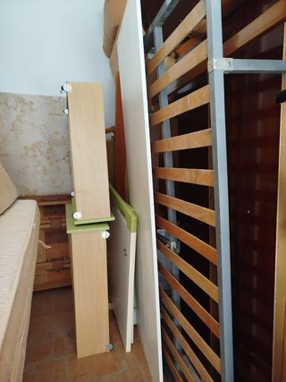 Vendo mesa y sillas de madera, camanido