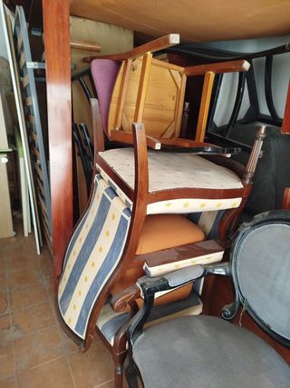 Vendo mesa y sillas de madera, camanido